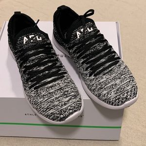 APL techloom wave Running shoes *still in box*